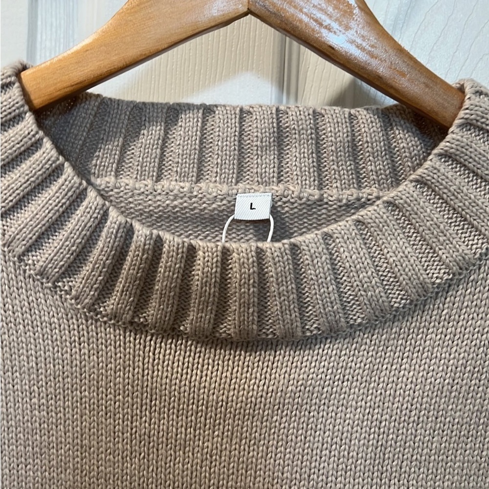 NWT Sweater SIZE L - Picture 2 of 6